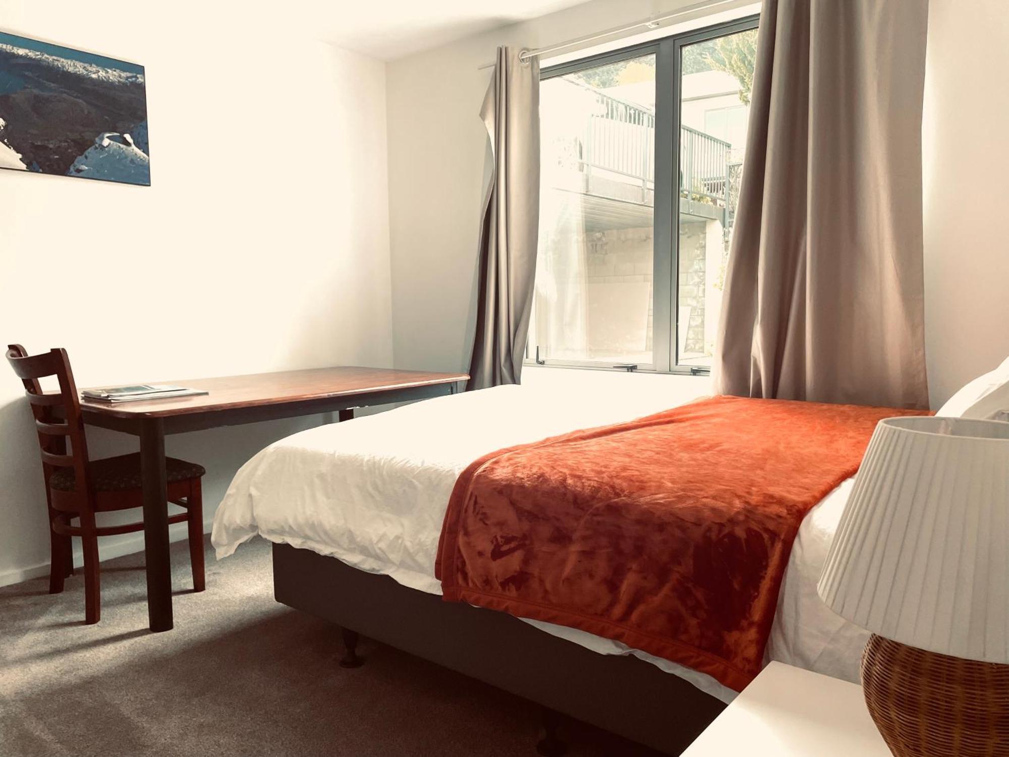 Ming'S Lakeside Goldleaf Suites Queenstown Zewnętrze zdjęcie