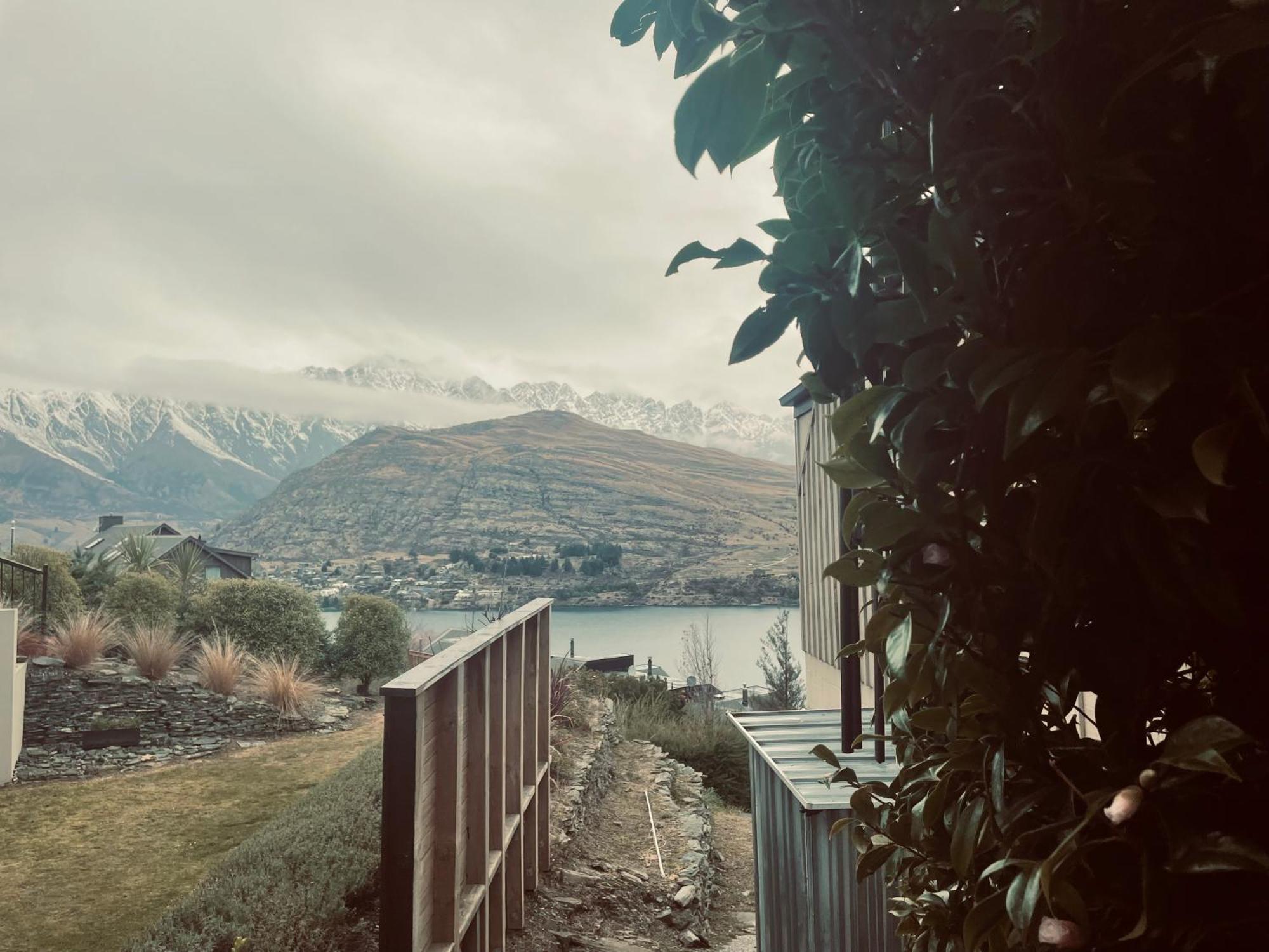 Ming'S Lakeside Goldleaf Suites Queenstown Zewnętrze zdjęcie